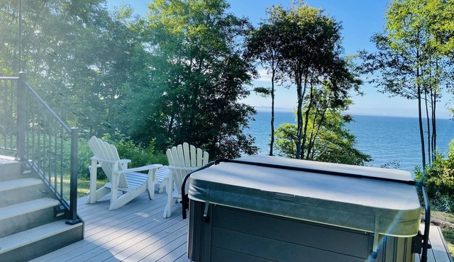 Booking Fall Now! Gorgeous View Home, Beach and ODT + Hot Tub + Dog Friendly
