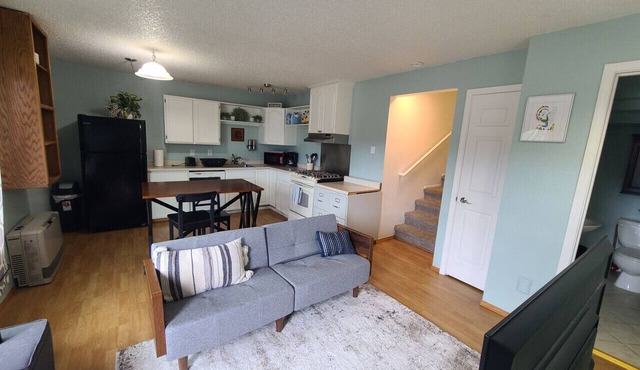 Boutique condo close to trails 1 bed 1.5 bath