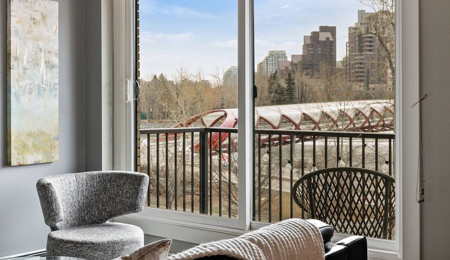 Bridgeview #2- 2BR condo with free parking in Calgary