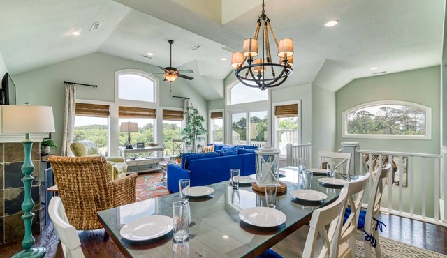 Bright and beautiful beach house in Corolla Bay, NC!