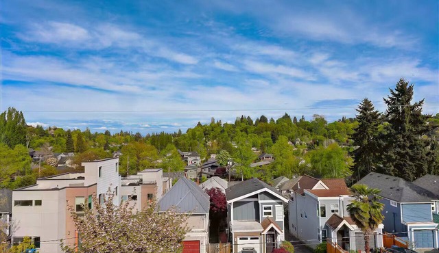 Bright Madison Valley Townhome w/Rooftop and AC