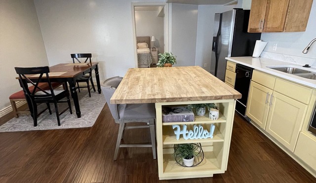 Bright, Quiet Neighborhood Basement Apartment