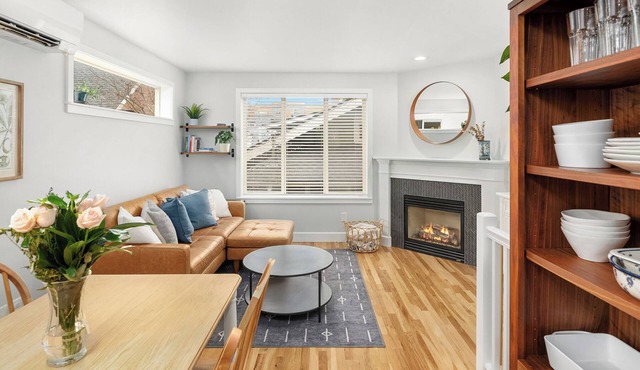 Bright West Seattle 3BR EV Parking Walkable Near Stadiums