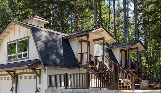 Bugling Elk Bungalow: Cozy apartment with two queen beds in enchanting Packwood