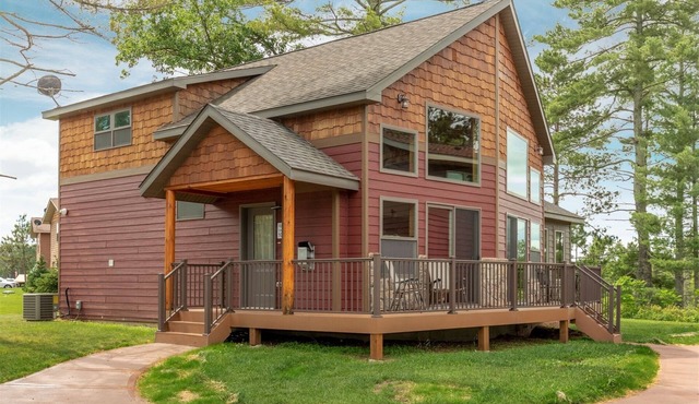 Cabin 107 - Pet Friendly/Closed Loft/Modern/Clean