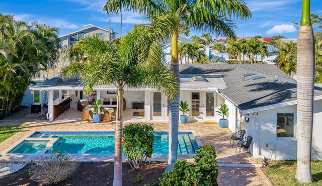 Canal-Front 3BR – Pool, Hot Tub & Boat Access