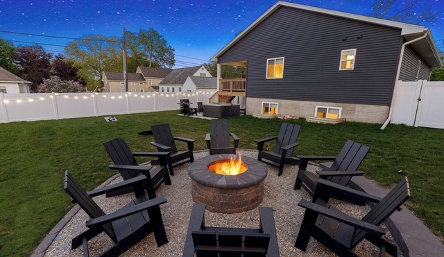 Cedar Falls 4BR Near UNI | Hot Tub, Fire Pit & Fenced Yard