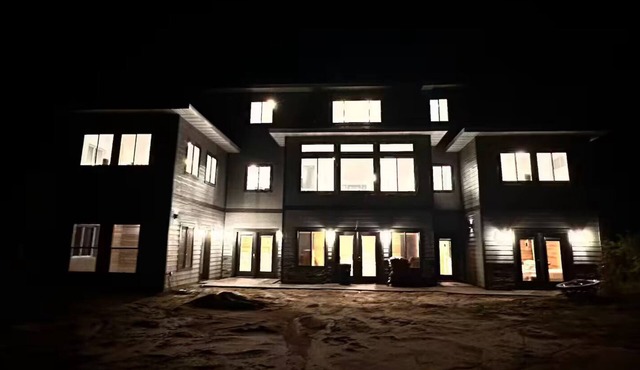Cedar Studio w Mini-Kitchen + Futon @ Whitetail Estates