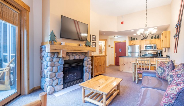 Center Village One Bedroom, Free Wifi, Free Underground Parking
