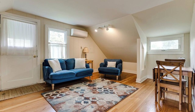 Central Eugene Loft: Walkable, AC, Free Parking in Eugene