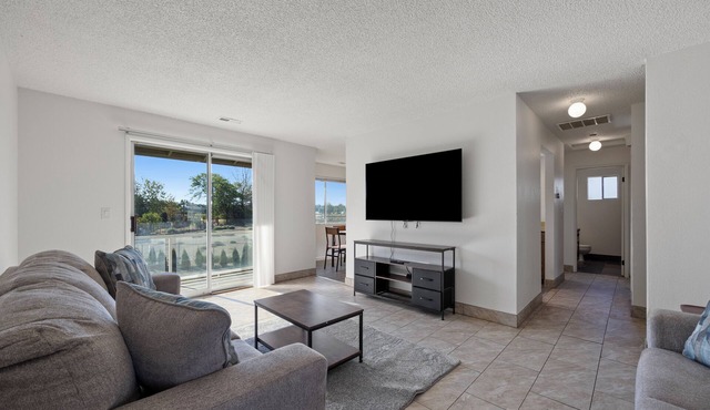 Central Location D in Cul de Sac, 2 Bedroom, 1 Bath-sleeps 6, pets allowed