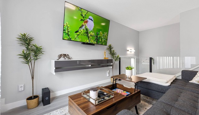 Central Luxury Inner-City Home with A/C | King Beds | Fast wifi | Sleeps 10