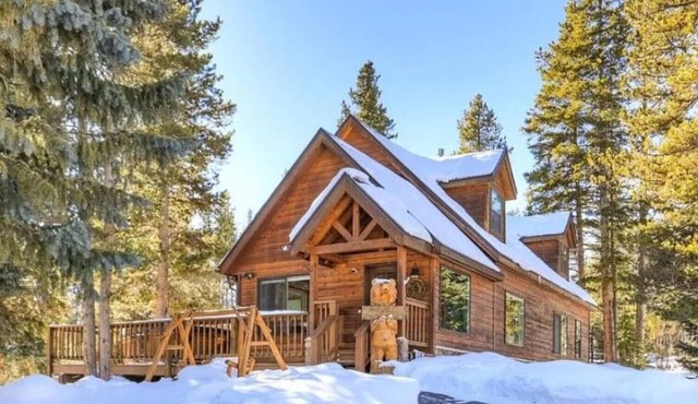 Chalet w/Hot Tub, Dog Friendly, 3 Miles to Breck