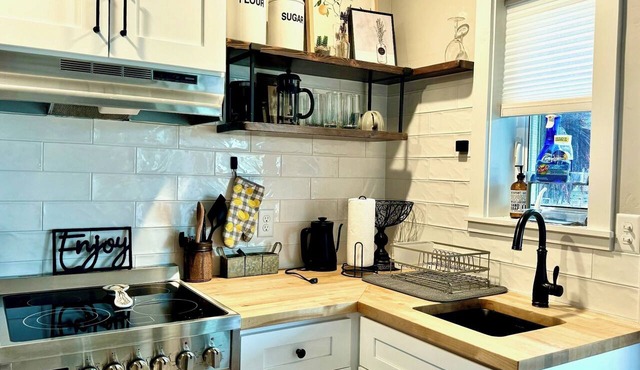 Charming 1 bed/bath Suite in waterfront Cottage
