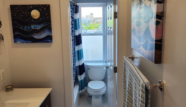 Charming 2,700ft 3-bedroom townhome in heart of DC in Washington