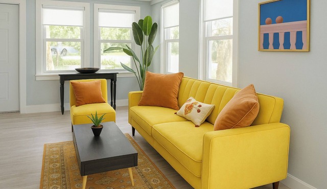 Charming 3-bedroom cottage in Lake Worth Beach w. Enclosed Backyard & BBQ!