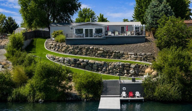 Charming 4 Bedroom with spectacular views of Moses Lake!