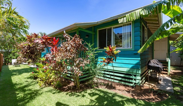 Charming Beach Cottage by Mama's Beach