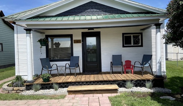 Charming Downtown Cottage with Porch & Backyard Retreat near Beaverhead River in Dillon, Montana