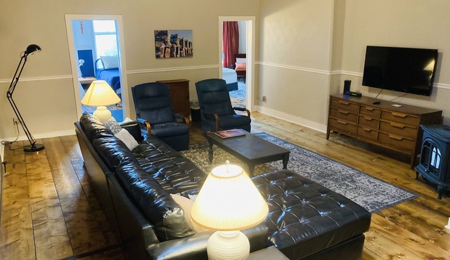 Charming historic loft close to restaurants, shopping and Arkansas river!