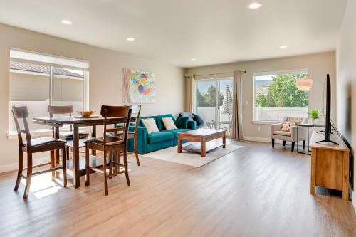 Charming Home w/Mtn & Columbia River Views!