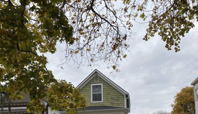 CHARMING HOUSE CLOSE TO DOWNTOWN AND UNIVERSITY