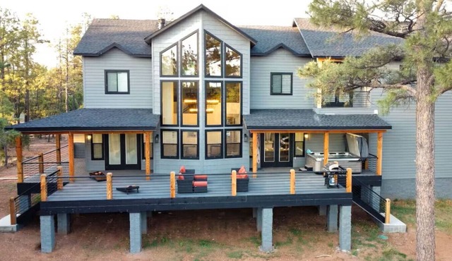 Charming & Luxurious 5-Bedroom Cabin in Heber