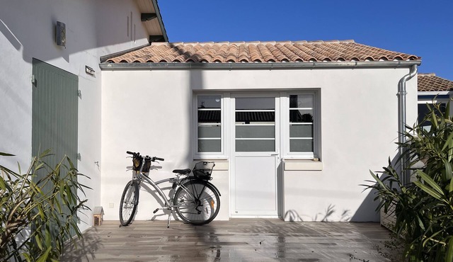 Charming Oléronaise house 5 minutes from the beach and 2 minutes from the market in La Brée-les-Bains