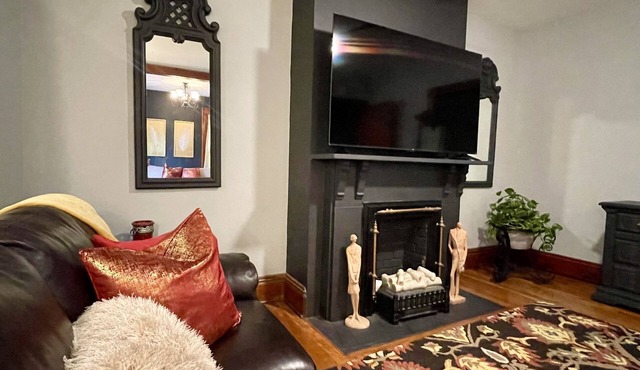 Charming & Spacious~ 4 Bedroom~ Downtown in Sandusky