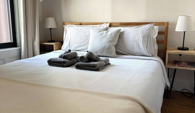 Charming studio in a Brooklyn brownstone guesthouse! in Brooklyn