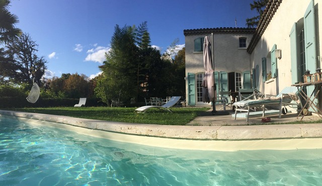 Charming villa, exceptional view over the rooftops of Manosque, heated swimming pool in Manosque