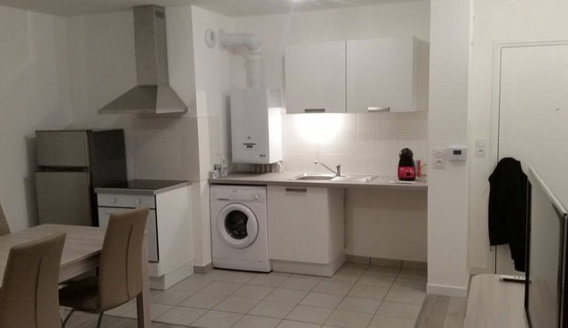 Chartraine getaway with private parking in Chartres