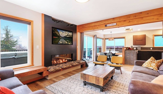 Chateau Cona Upper -hot tub, sauna, ski in/ski out in Comox-Strathcona C