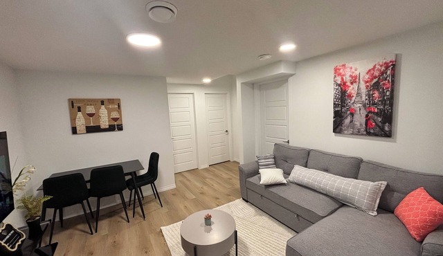 Chezeey’s Home - Refresh, Relax, Work & Unwind - new beautiful basement suite in Edmonton