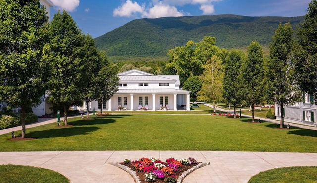 Chic 5BR House | Mountain Views, Golf & Pool
