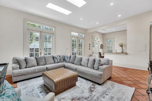 Chic home w balcony in Lower Garden District