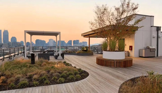 City Views, Spacious, Bright, Modern, SOLIS Capitol Hill - Walk to Everything