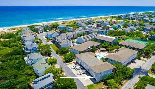 Classic 3BR 2nd-Floor | Balcony | Pool