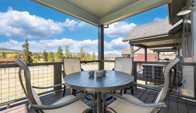 Colorado Mountain Rendezvous: Cozy Luxe Townhome w/Hot Tub + Winter Park Views