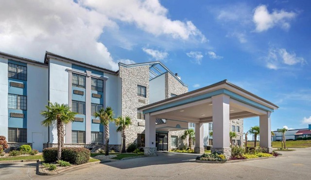 Comfort Suites Hattiesburg near University