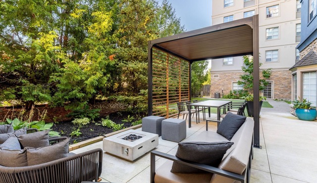 Comfortable King Studio w/Pool + Daily Breakfast