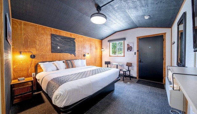 Comfortable Private Cabin with Modern Updates Near Wall Drug – Wall, South Dakota
