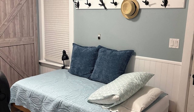 Cozy 2 Bedroom Suite in Goderich with Private Entrance and Private Bath in Goderich
