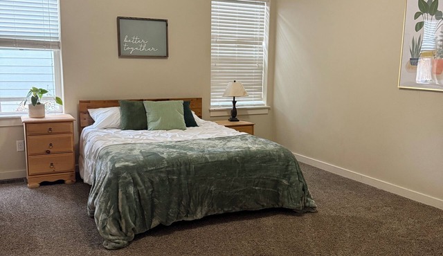 Cozy 3-bedroom Cottage in the charming Hazelwood Village in Boise.