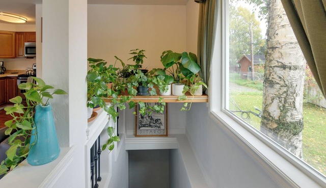 Cozy Anchorage Retreat < 4 Mi to Downtown!