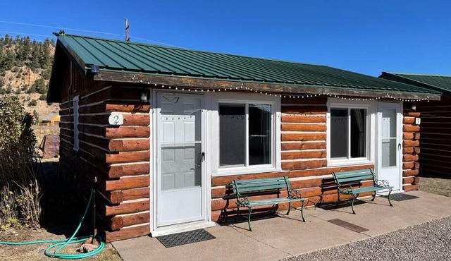Cozy cabin #2 at Aspen Ridge Cabins