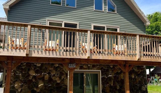Cozy Chalet in walking distance into Old Forge and Water Park. With A/C