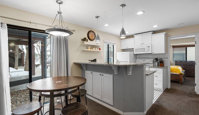 Cozy DTC 1BR Retreat, Gym, Fast Wifi