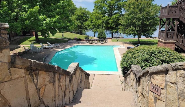 Cozy Lakeside Two Bedroom Escape