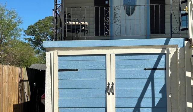 Cozy lower-level 1 bedroom studio in NOLA with Private Covered Outdoor Patio